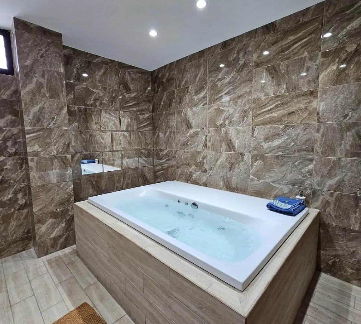Ideal Getaway Apartment With Private Jacuzzi 산토도밍고 0*,